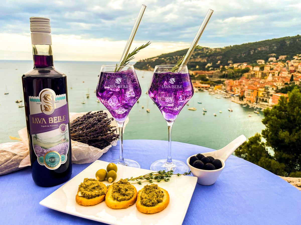 Apéritif sobre el puerto de Saint-Jean-Cap-Ferrat